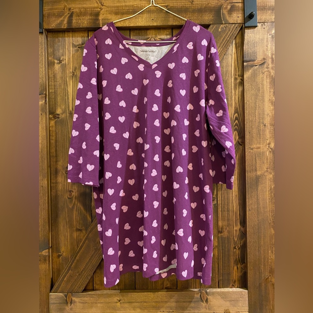 Women Within Top With Harts, New Without Tags, size 14/16